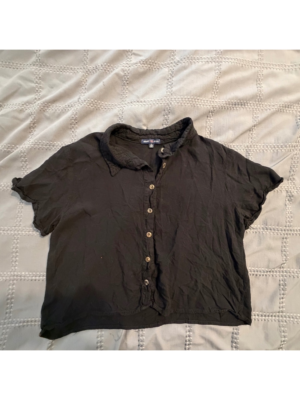 Heart & Hips Black Rayon Short Sleeve Button-Up Blouse Large / Cropped